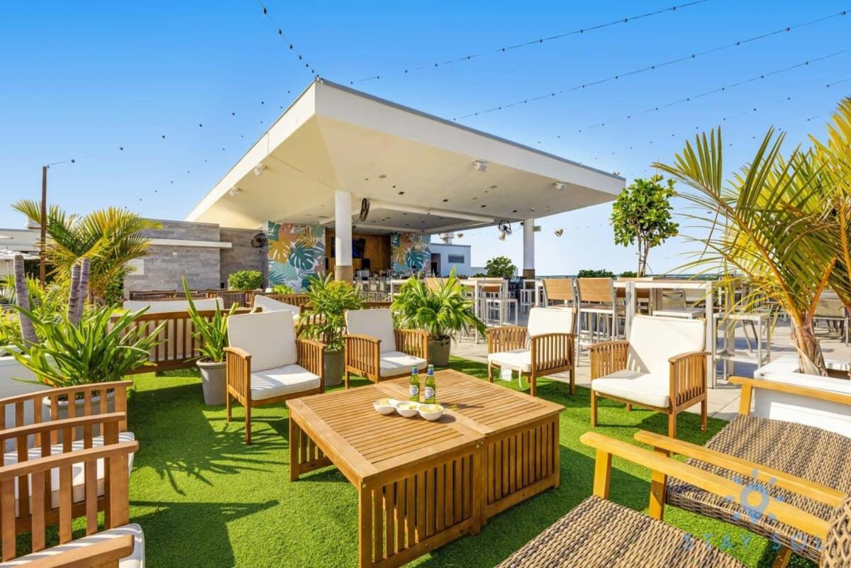 Beachfront Condo-Roofto Pool- 2 Bedrooms 2 Bedroom ! Hollywood Buitenkant foto